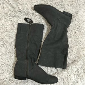 Never worn pair of knee boots